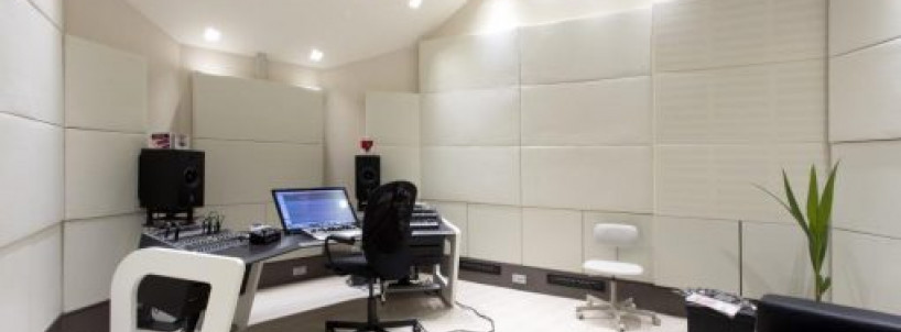 What’s the difference between soundproofing vs acoustic panels?