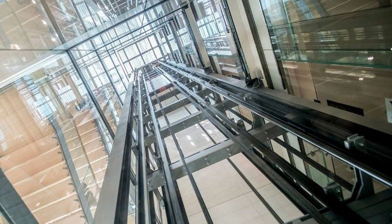 Thang máy sinh ra tiếng ồn trực tiếp hay tiếng ồn trong không khí?